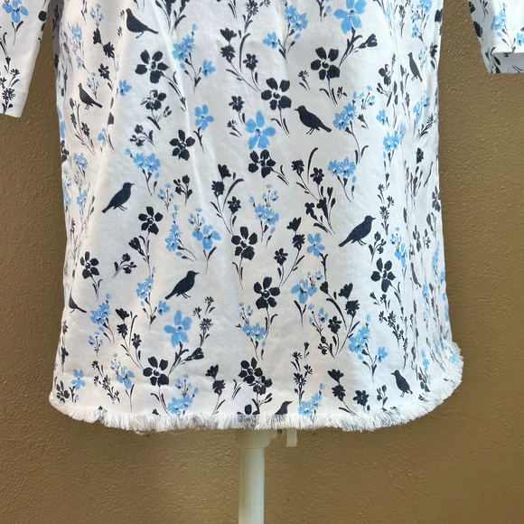 EUC Draper James Floral Bird Cotton Denim Top | crew neck with keyhole - button - Picture 3 of 7